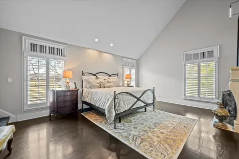 2220 Churchill Circle Libertyville IL 60048