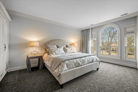 2220 Churchill Circle Libertyville IL 60048