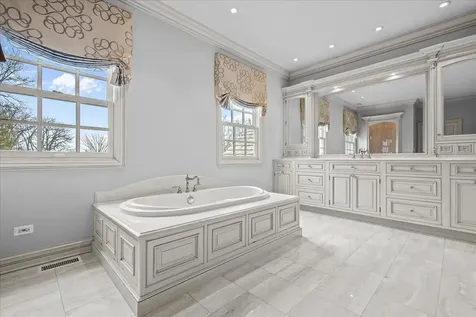 2220 Churchill Circle Libertyville IL 60048
