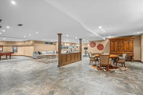2220 Churchill Circle Libertyville IL 60048