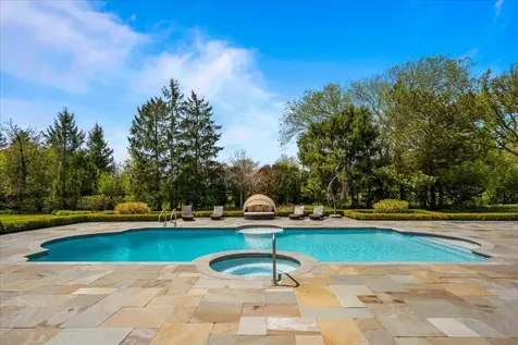 2220 Churchill Circle Libertyville IL 60048