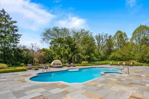 2220 Churchill Circle Libertyville IL 60048