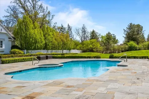 2220 Churchill Circle Libertyville IL 60048
