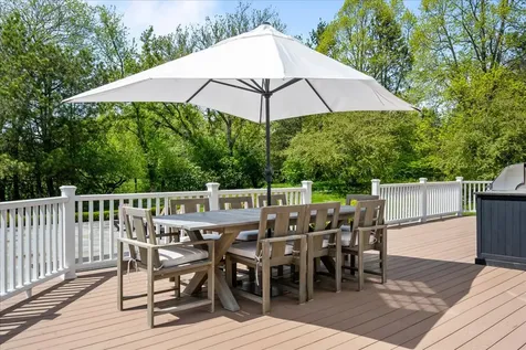 2220 Churchill Circle Libertyville IL 60048