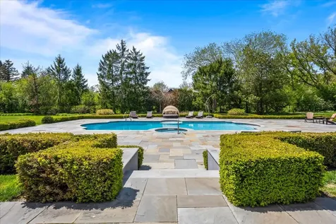 2220 Churchill Circle Libertyville IL 60048