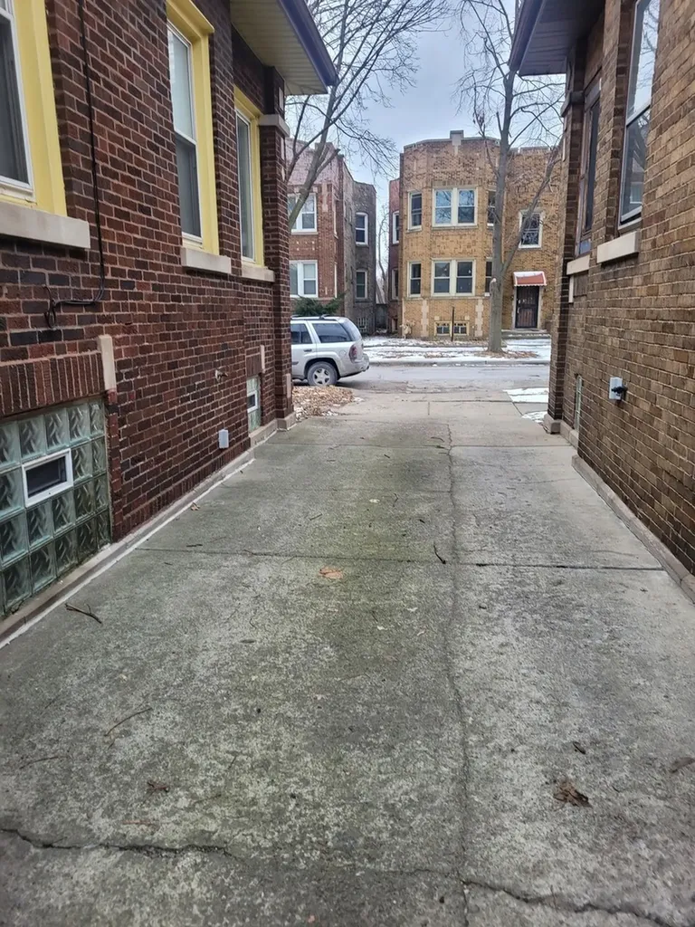 7639 South Cornell Avenue Chicago IL 60649