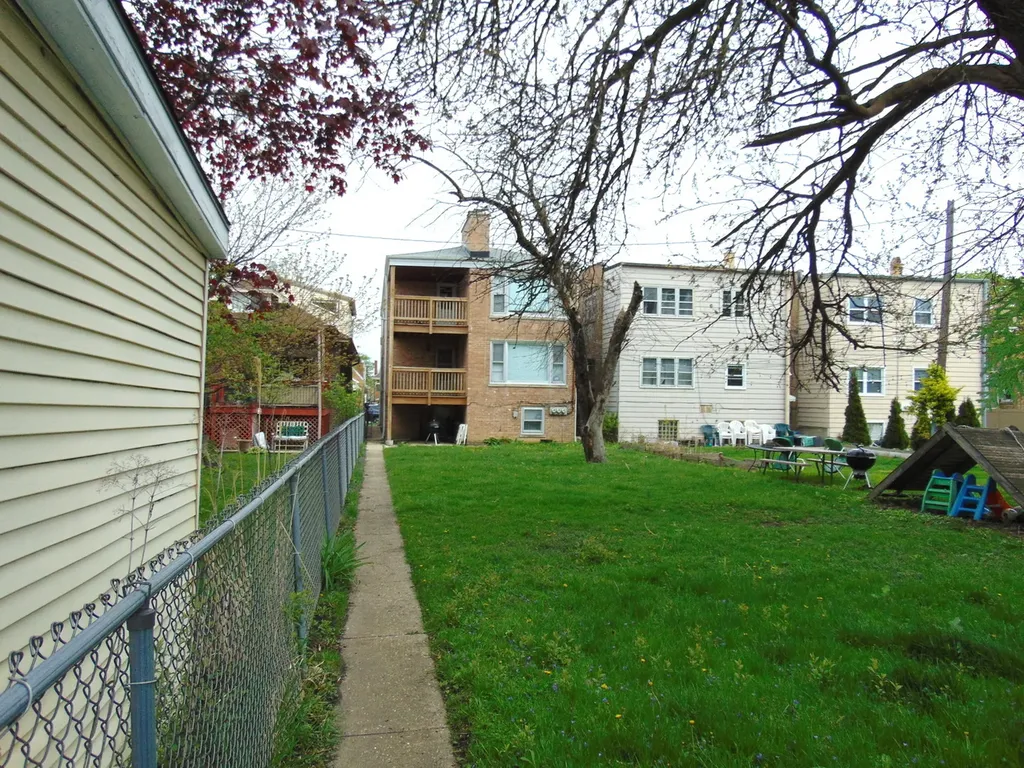 3044 North Kolmar Avenue Chicago IL 60641