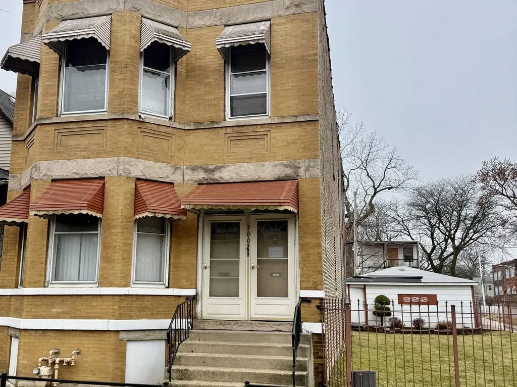 7002 South Throop Street S Chicago IL 60636