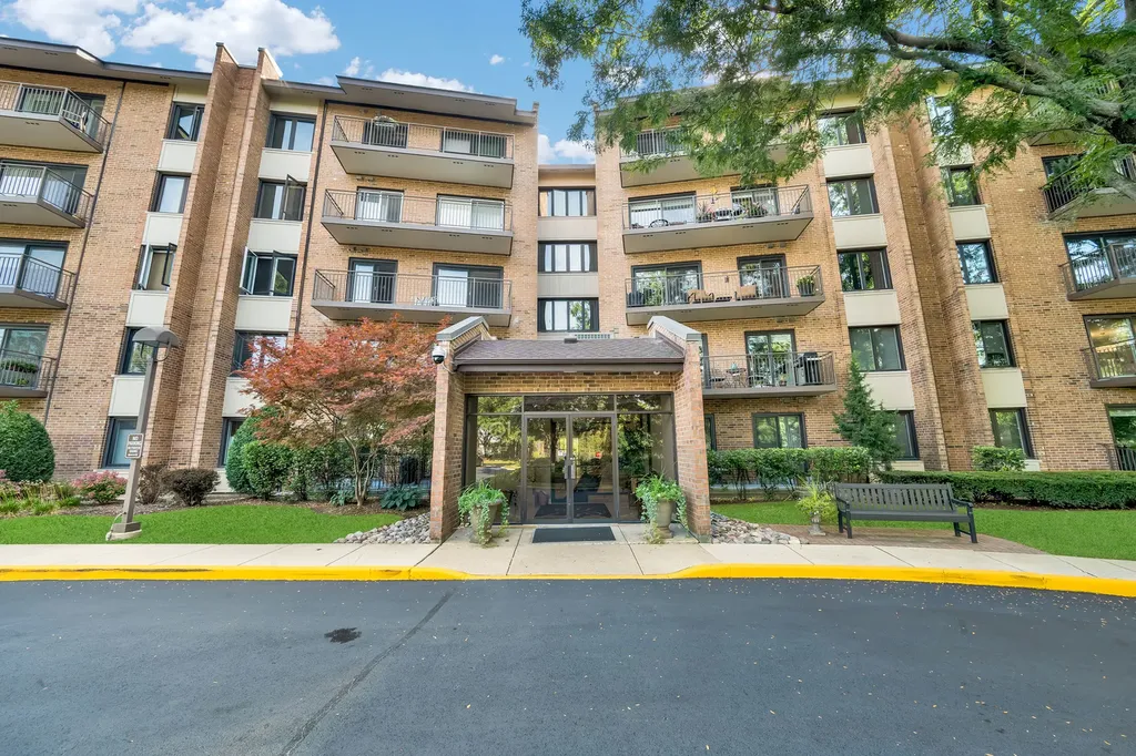 601 Lake Hinsdale Drive Willowbrook IL 60527