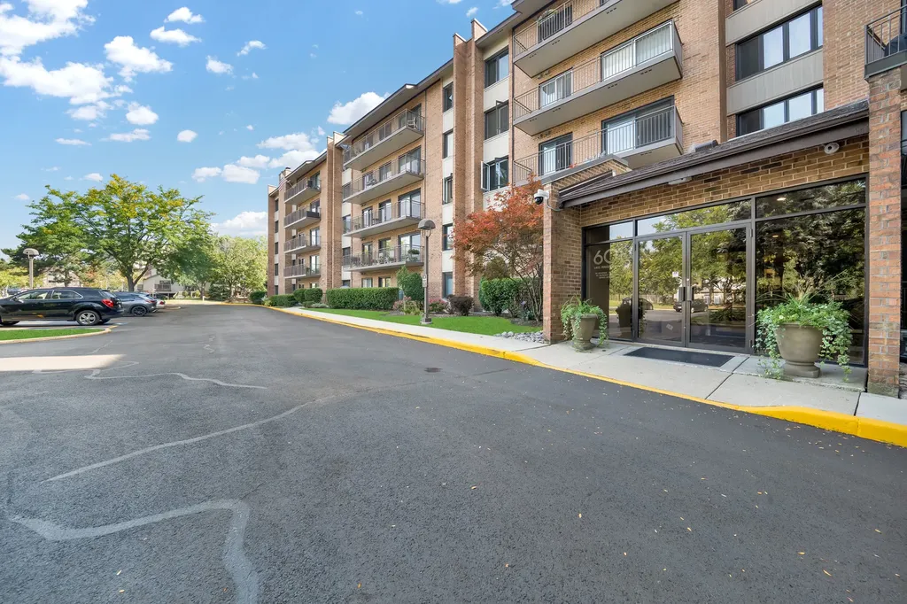 601 Lake Hinsdale Drive Willowbrook IL 60527