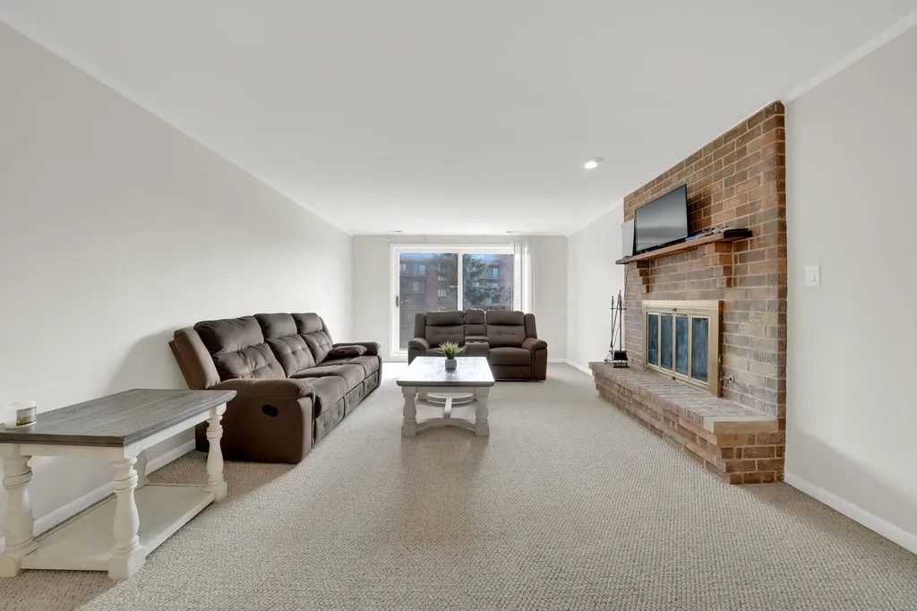 601 Lake Hinsdale Drive Willowbrook IL 60527