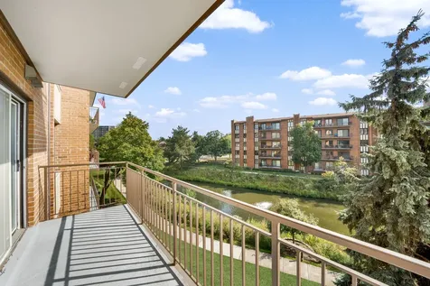 601 Lake Hinsdale Drive Willowbrook IL 60527