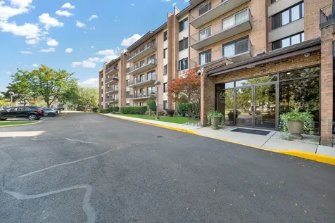 601 Lake Hinsdale Drive Willowbrook IL 60527