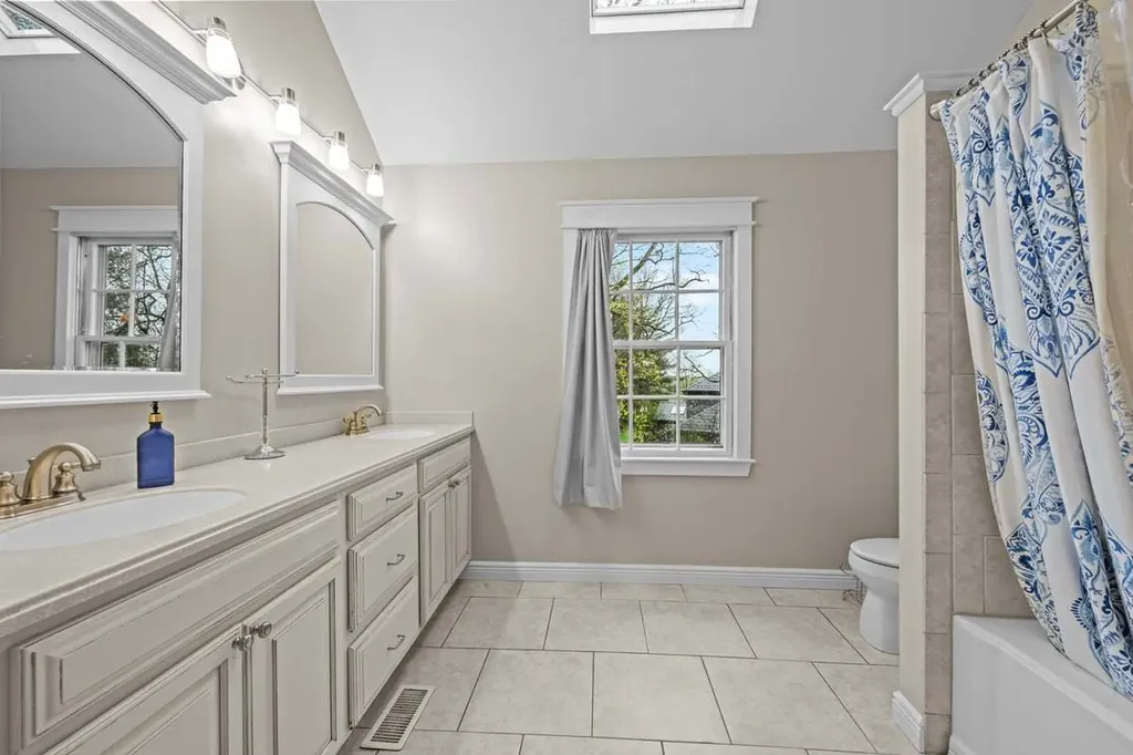 1002 Shimer Court Naperville IL 60565