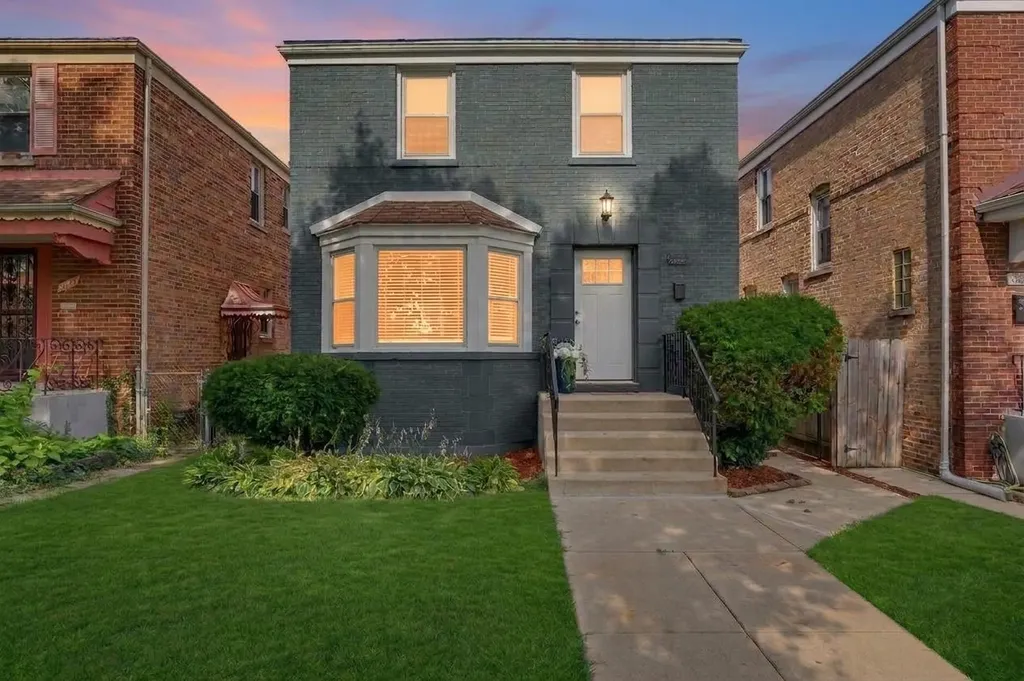 9332 South Bishop Street Chicago IL 60620