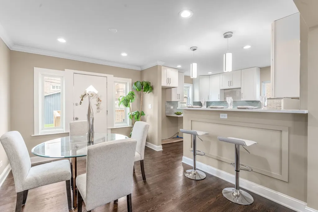 9332 South Bishop Street Chicago IL 60620