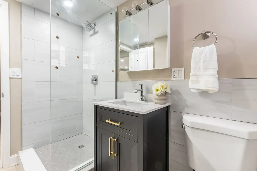 9332 South Bishop Street Chicago IL 60620