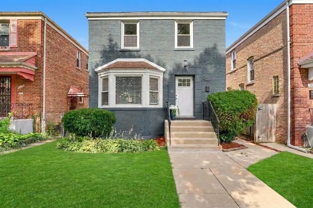 9332 South Bishop Street Chicago IL 60620