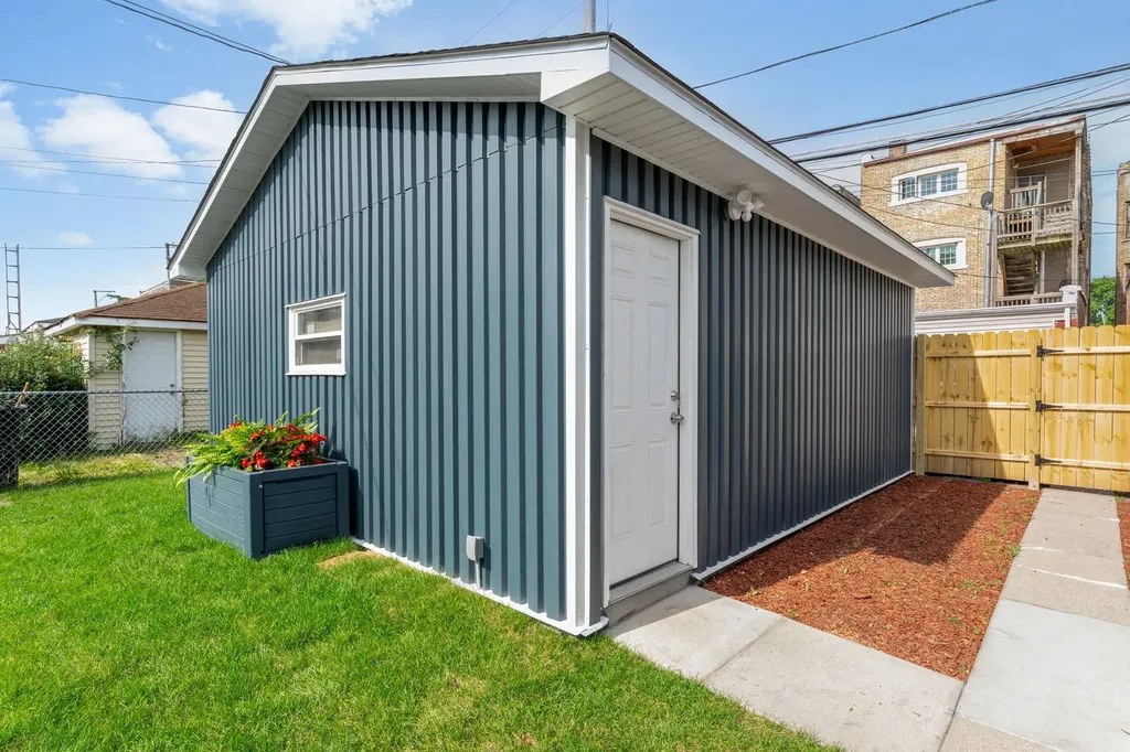 9332 South Bishop Street Chicago IL 60620