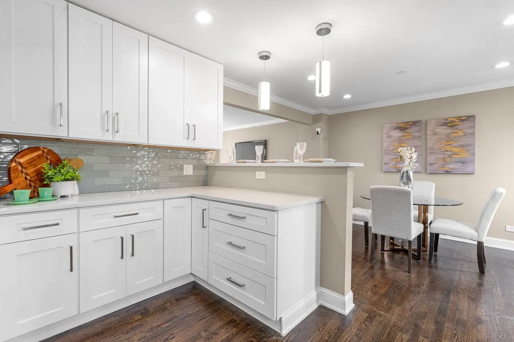 9332 South Bishop Street Chicago IL 60620