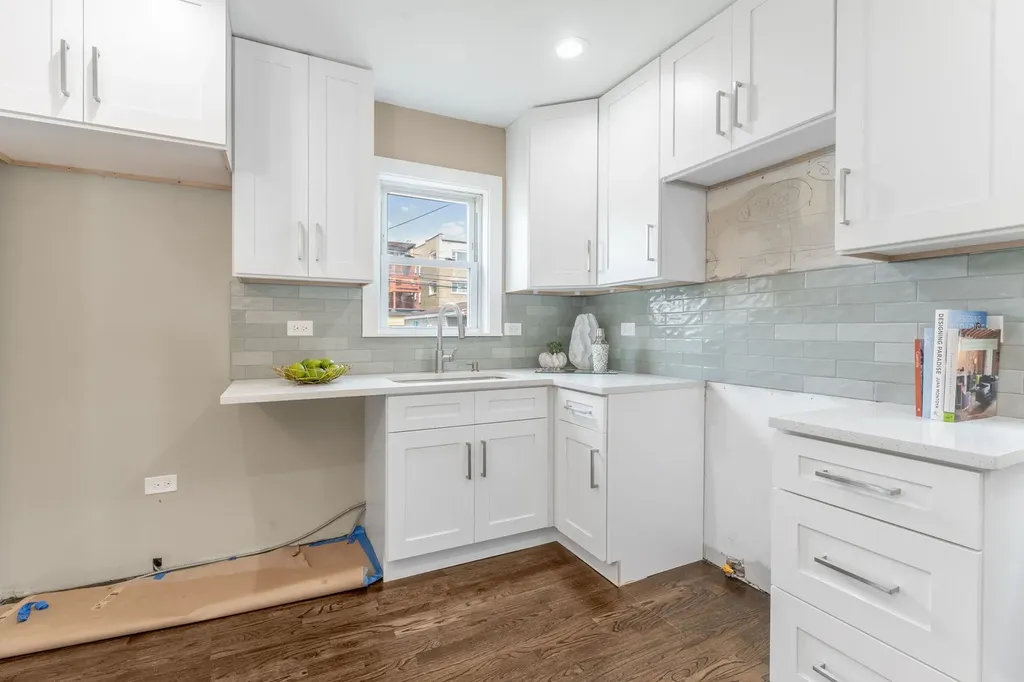 9332 South Bishop Street Chicago IL 60620