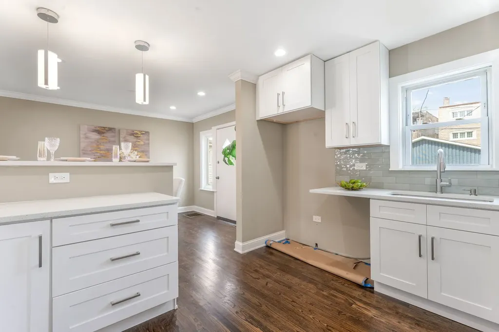 9332 South Bishop Street Chicago IL 60620