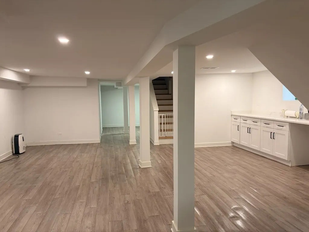 7804 South Paxton Avenue Chicago IL 60649