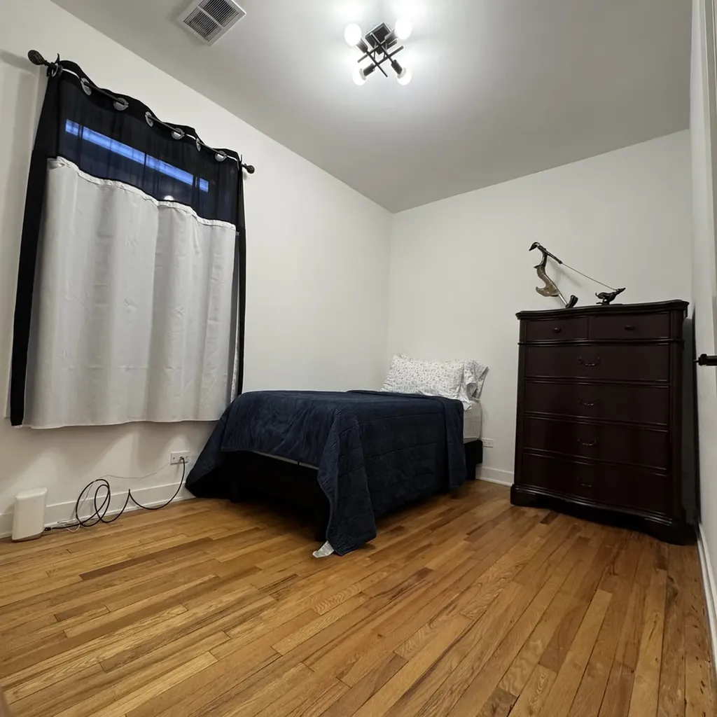 7804 South Paxton Avenue Chicago IL 60649