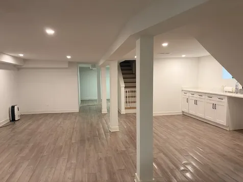 7804 South Paxton Avenue Chicago IL 60649