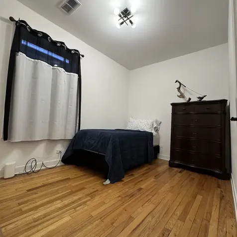 7804 South Paxton Avenue Chicago IL 60649