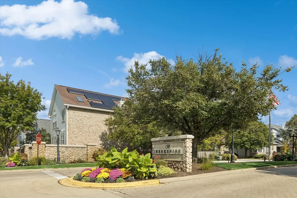 1618 Astor Avenue Oakbrook Terrace IL 60181