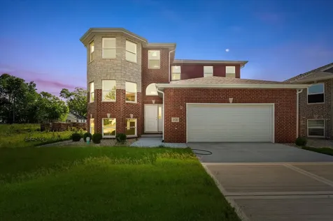 15243 7TH Avenue Phoenix IL 60426