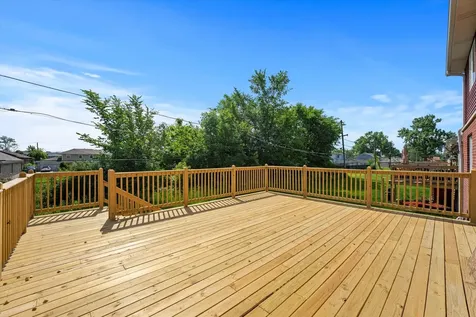 15243 7TH Avenue Phoenix IL 60426