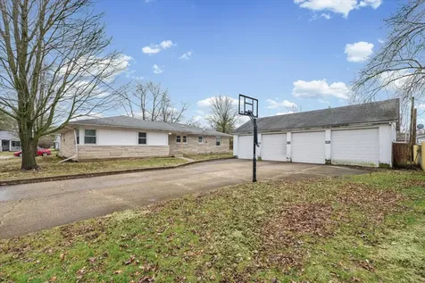 502 South Piatt Street Monticello IL 61856