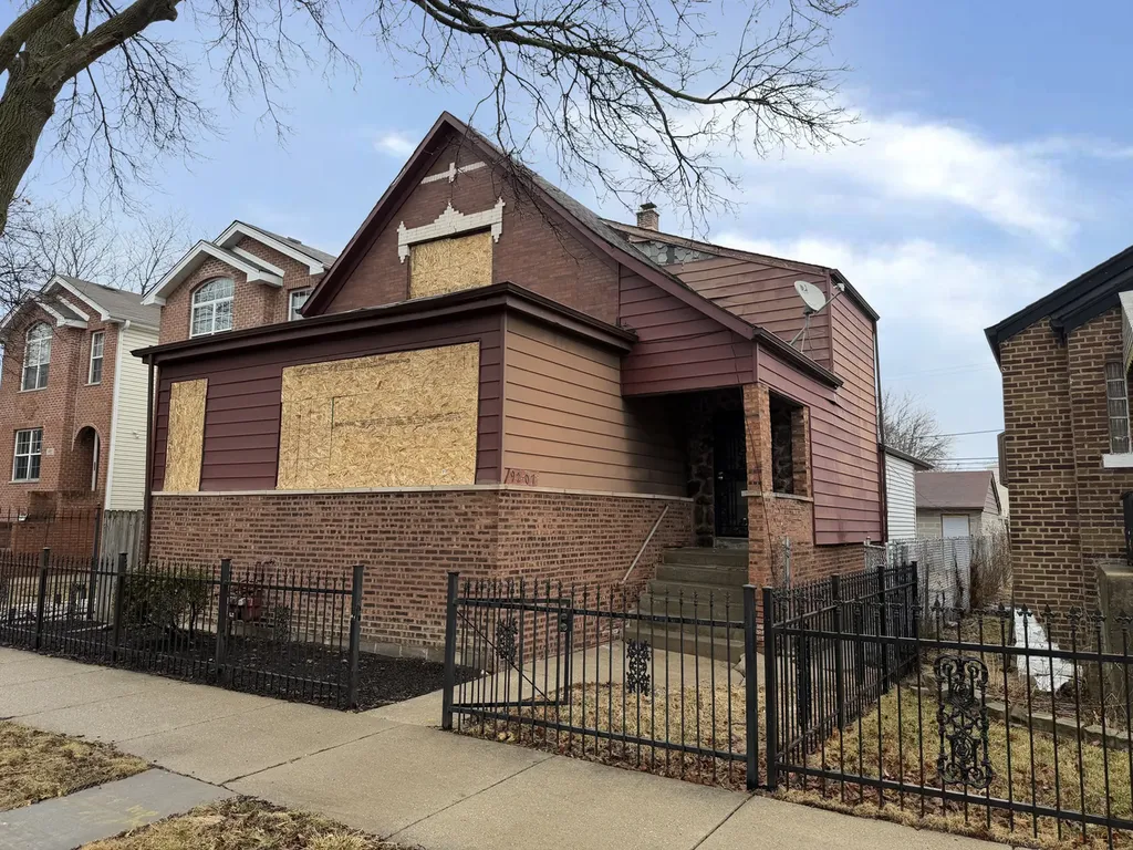 9207 South Ellis Avenue Chicago IL 60619