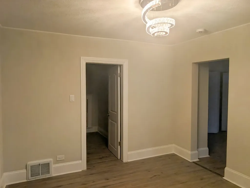 9207 South Ellis Avenue Chicago IL 60619
