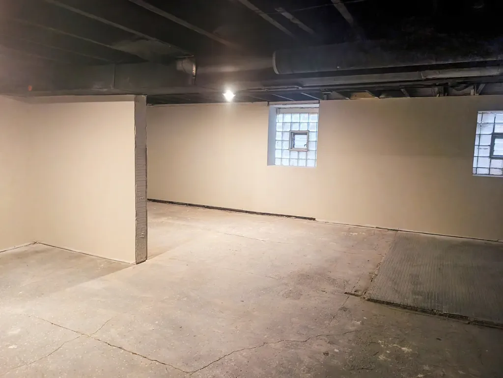 9207 South Ellis Avenue Chicago IL 60619