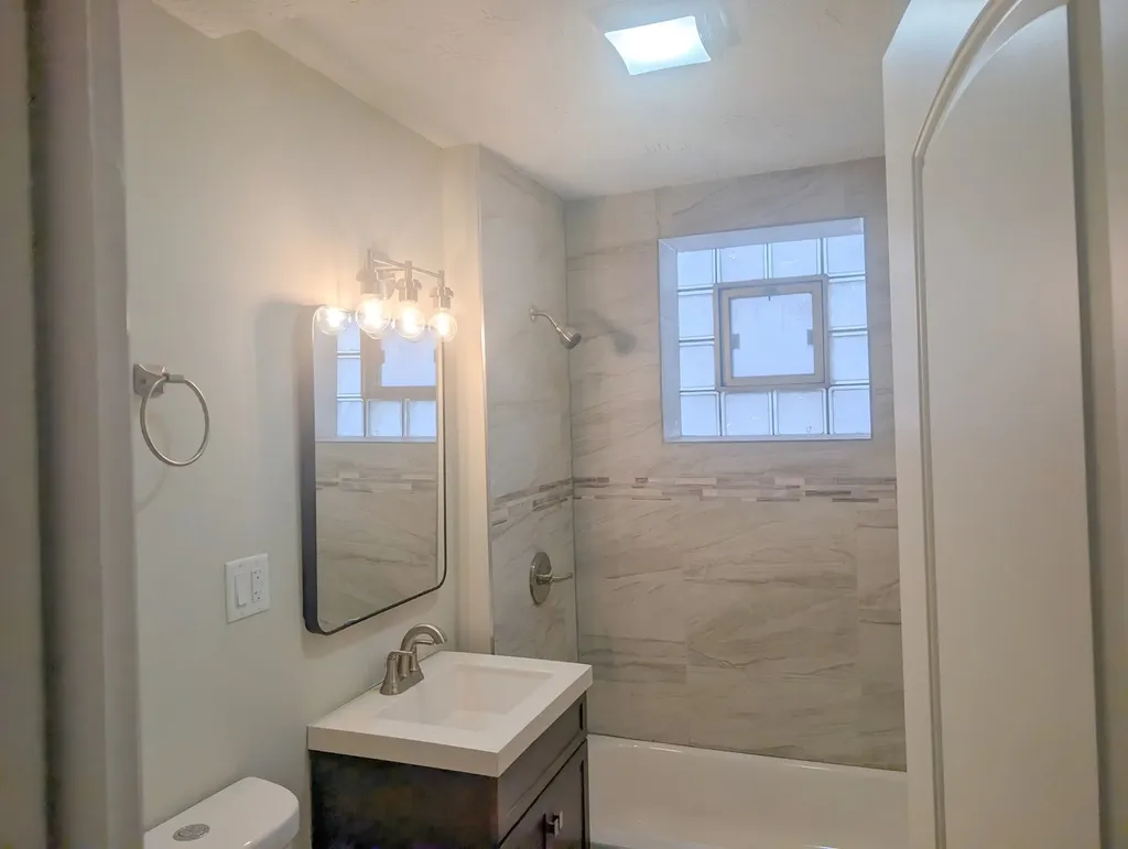 9207 South Ellis Avenue Chicago IL 60619