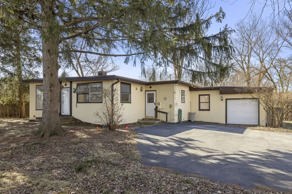 128 Harding Court Glen Ellyn IL 60137
