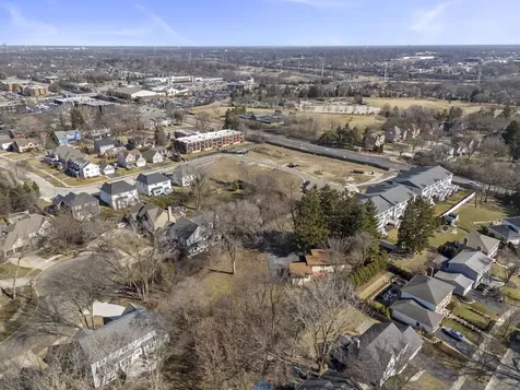 128 Harding Court Glen Ellyn IL 60137