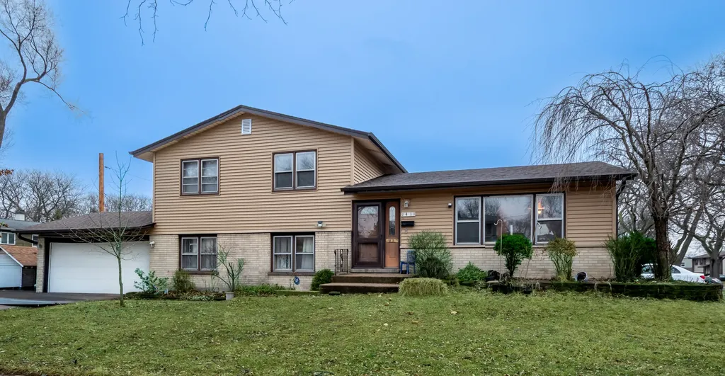 1411 South Robert Drive Mount Prospect IL 60056