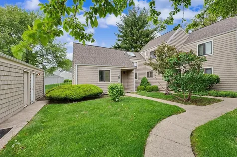 2014 Blackthorn Drive Champaign IL 61821