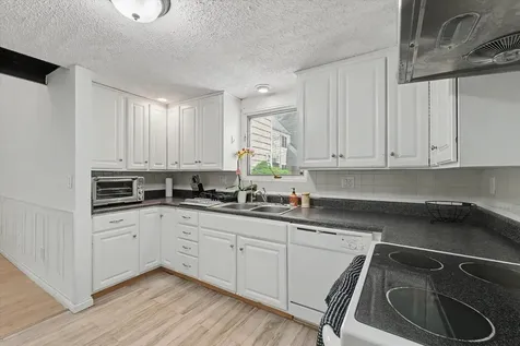 2014 Blackthorn Drive Champaign IL 61821