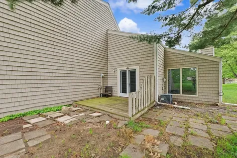 2014 Blackthorn Drive Champaign IL 61821