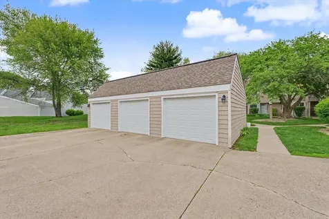 2014 Blackthorn Drive Champaign IL 61821