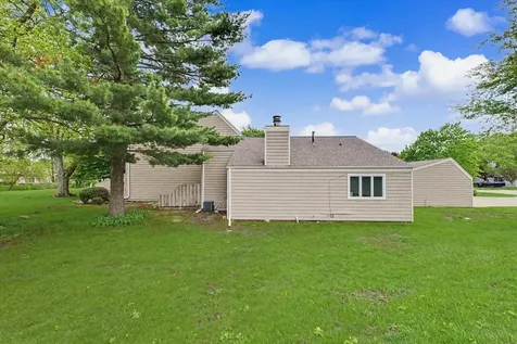 2014 Blackthorn Drive Champaign IL 61821