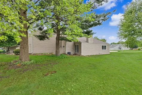 2014 Blackthorn Drive Champaign IL 61821