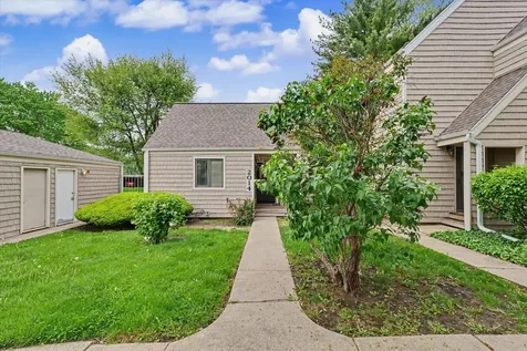 2014 Blackthorn Drive Champaign IL 61821