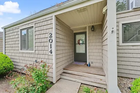 2014 Blackthorn Drive Champaign IL 61821