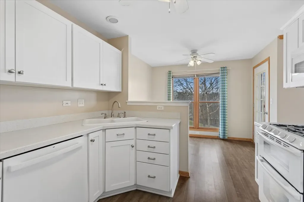 1449 Whitespire Court Naperville IL 60565